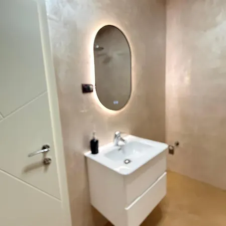 Luxury 4 Near Square 21 *