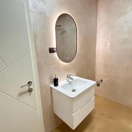 Apartment Luxury 4 Near Square 21