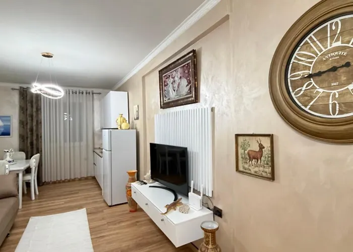 Apartment Luxury 4 Near Square 21