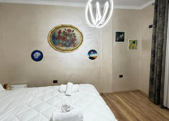 Apartment Luxury 4 Near Square 21