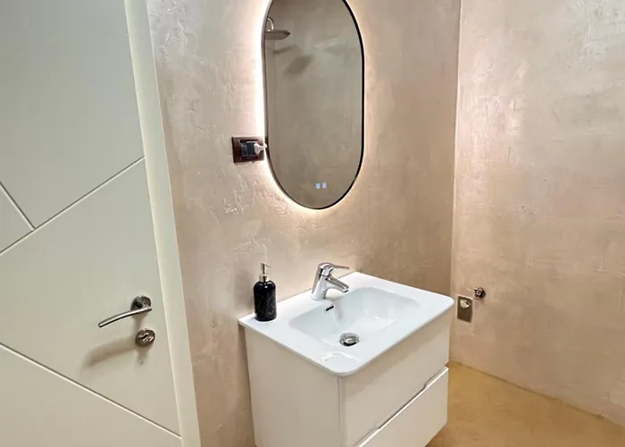 Apartment Luxury 4 Near Square 21